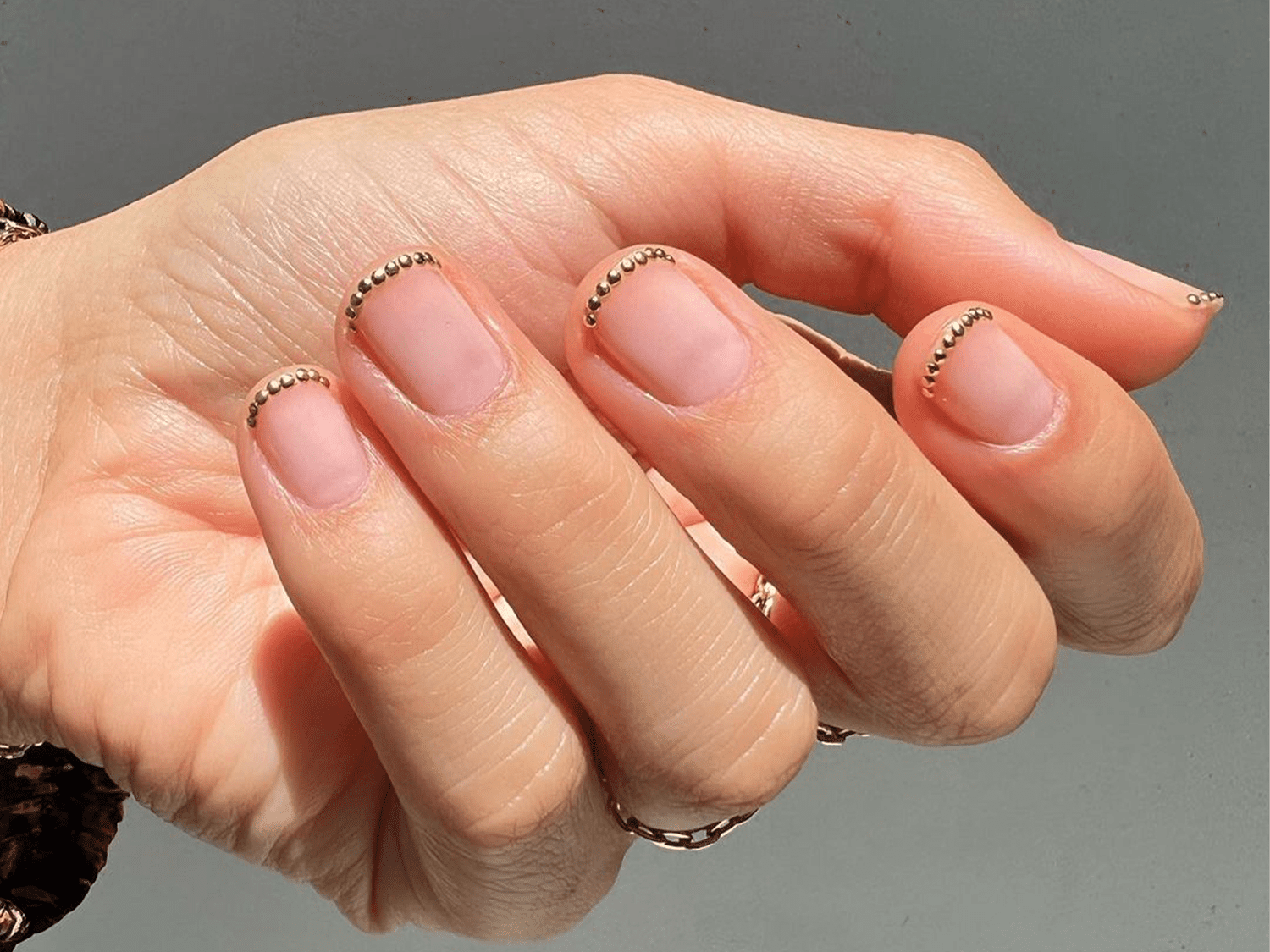 Comfortable short nails with a stylish look at Bnails