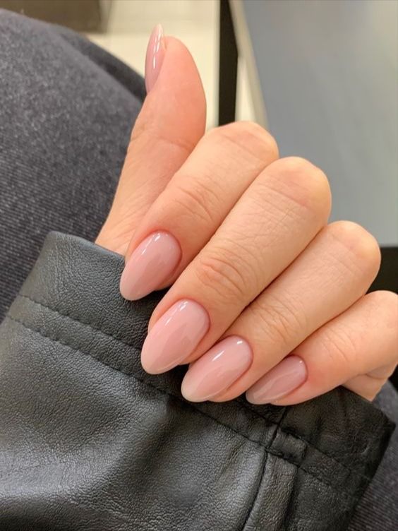 Stylish almond nails for a glamorous look at Bnails