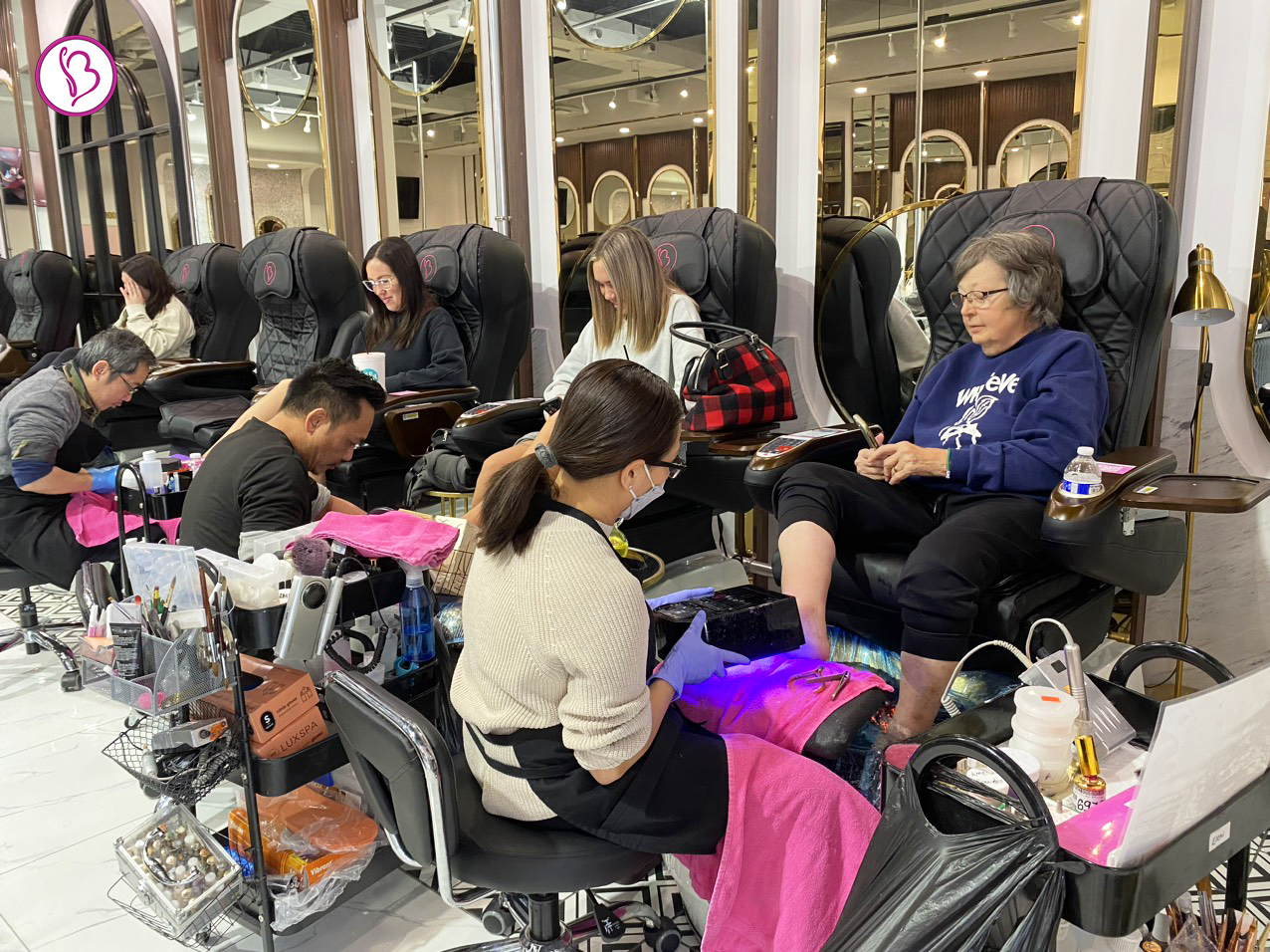 Passionate nail technicians at a Sunday-open salon near you
