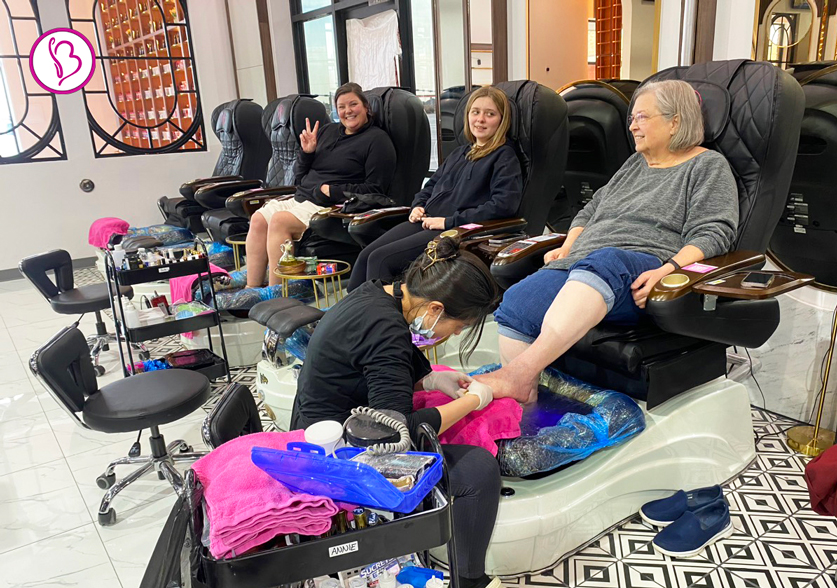 a clean salon is essential for providing high-quality, non-toxic nail services.